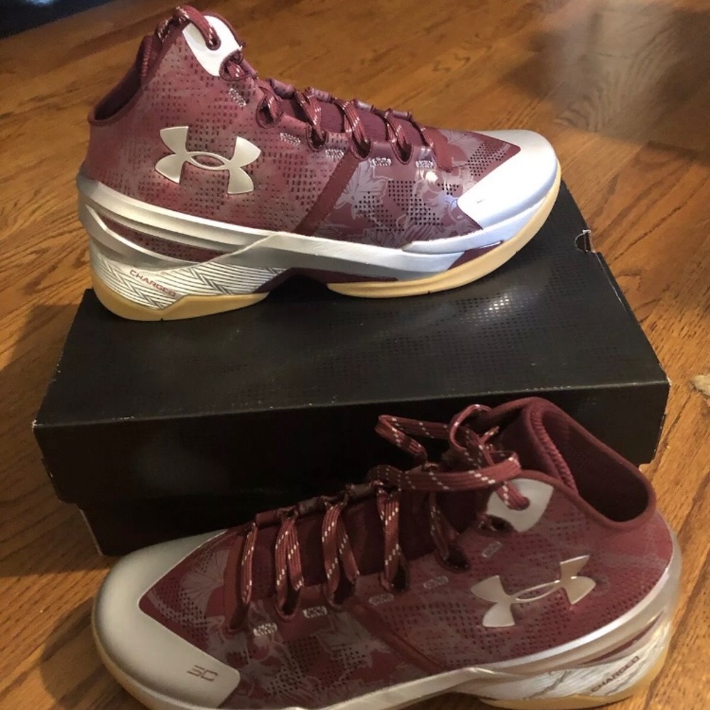 Under Armour Curry 2 Retro Men’s Size 10 Domaine Red Silver Gum 3026052-601